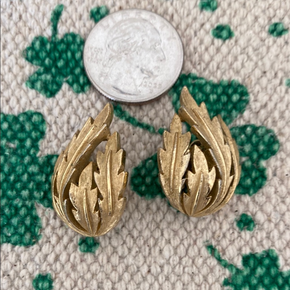 Elegant Trifari Gold toned Leaf clip on Earrings